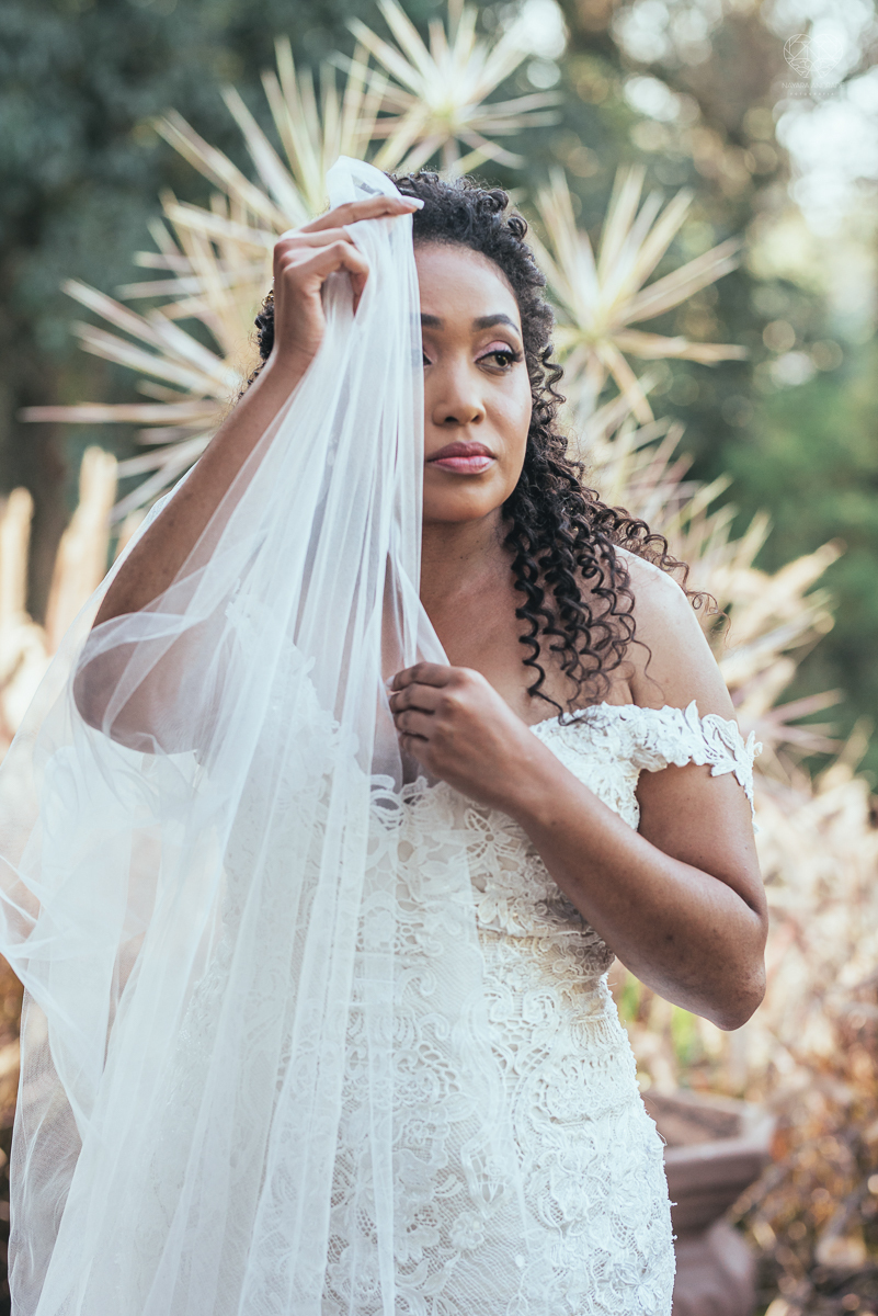 fotografia de casamento no buffet afrikan house em sao paulo. Casamento de dia noiva negra inspiraçao africana fotografa nayara andrade premiada mundialmente com fotos artisticas e emocionantes para casamento fotos making of noiva negra
