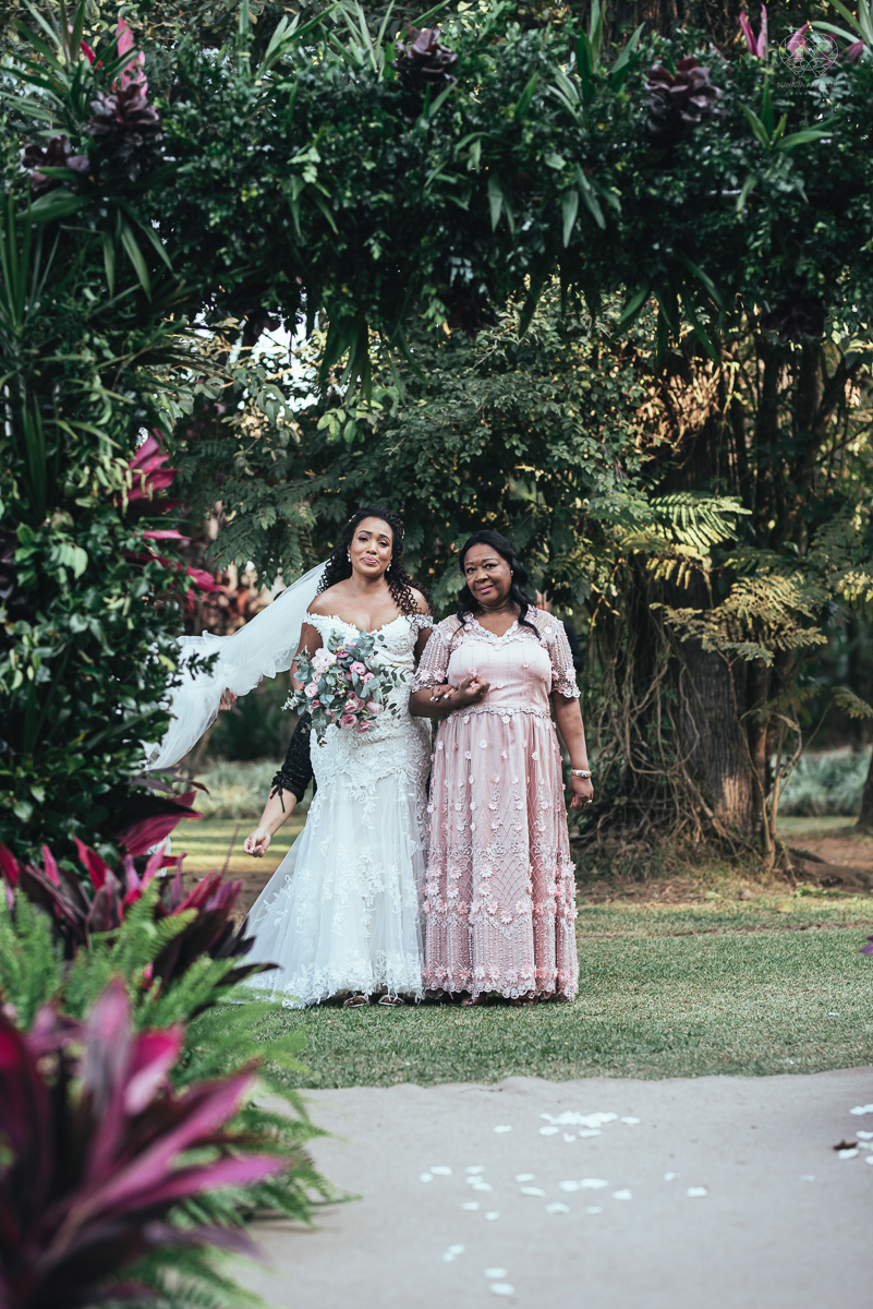 fotografia de casamento no buffet afrikan house em sao paulo. Casamento de dia noiva negra inspiraçao africana fotografa nayara andrade premiada mundialmente com fotos artisticas e emocionantes para casamento fotos making of noiva negra