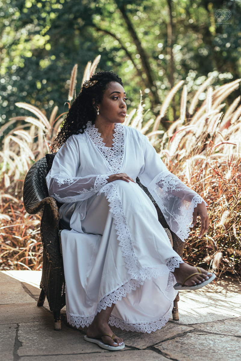 fotografia de casamento no buffet afrikan house em sao paulo. Casamento de dia noiva negra inspiraçao africana fotografa nayara andrade premiada mundialmente com fotos artisticas e emocionantes para casamento fotos making of noiva negra