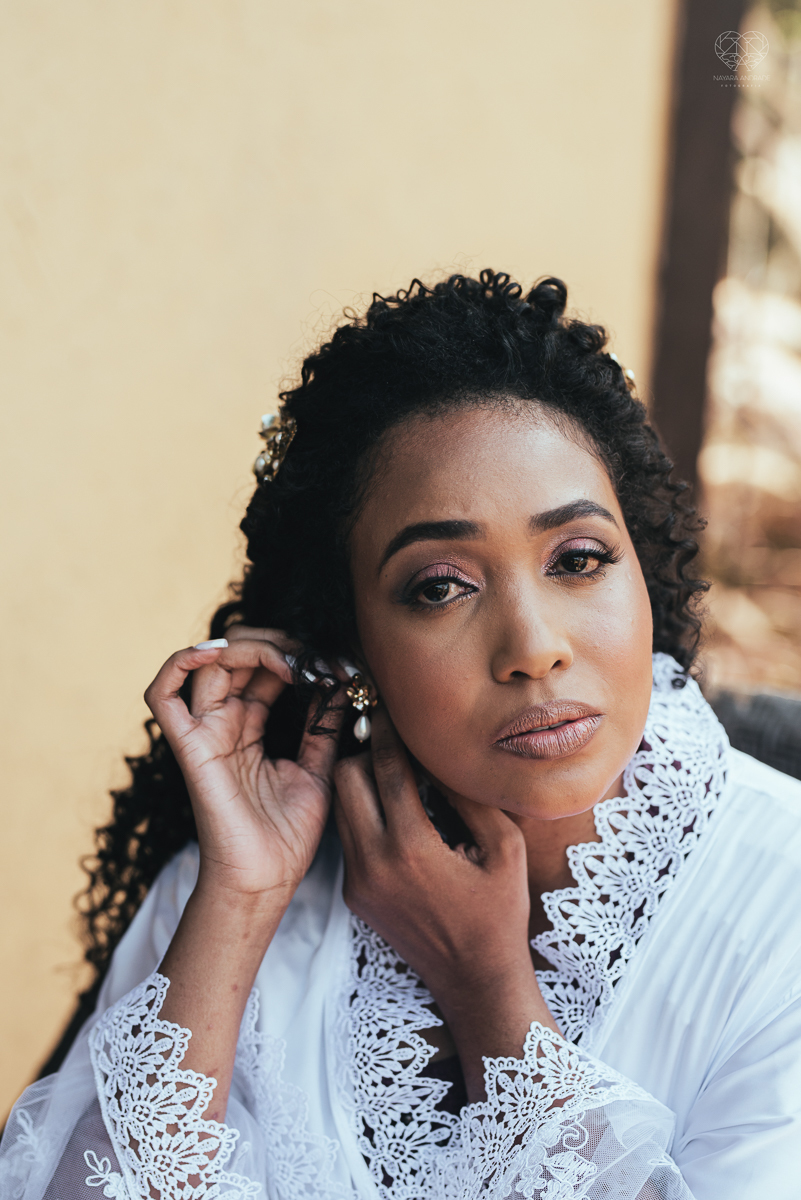 fotografia de casamento no buffet afrikan house em sao paulo. Casamento de dia noiva negra inspiraçao africana fotografa nayara andrade premiada mundialmente com fotos artisticas e emocionantes para casamento fotos making of noiva negra