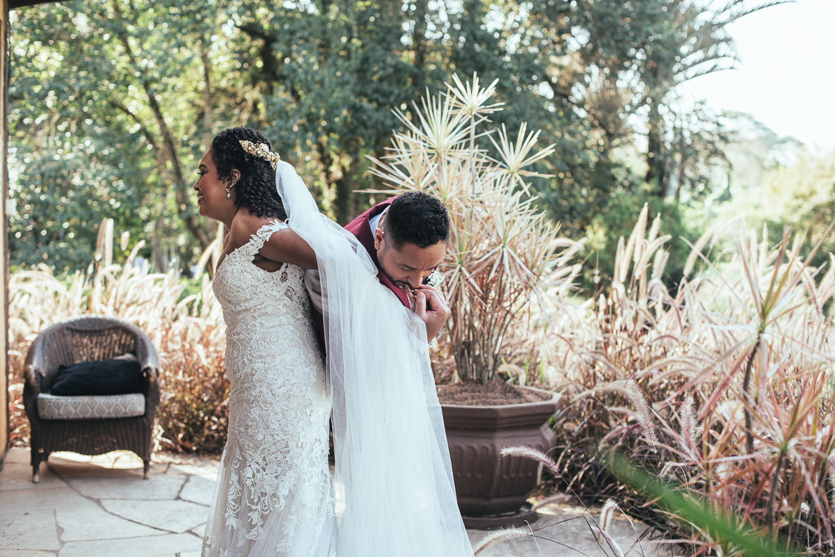 fotografia de casamento no buffet afrikan house em sao paulo. Casamento de dia noiva negra inspiraçao africana fotografa nayara andrade premiada mundialmente com fotos artisticas e emocionantes para casamento fotos making of noiva negra