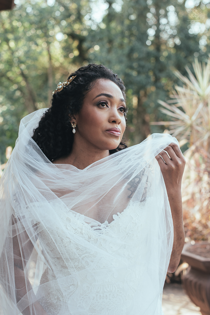 fotografia de casamento no buffet afrikan house em sao paulo. Casamento de dia noiva negra inspiraçao africana fotografa nayara andrade premiada mundialmente com fotos artisticas e emocionantes para casamento fotos making of noiva negra