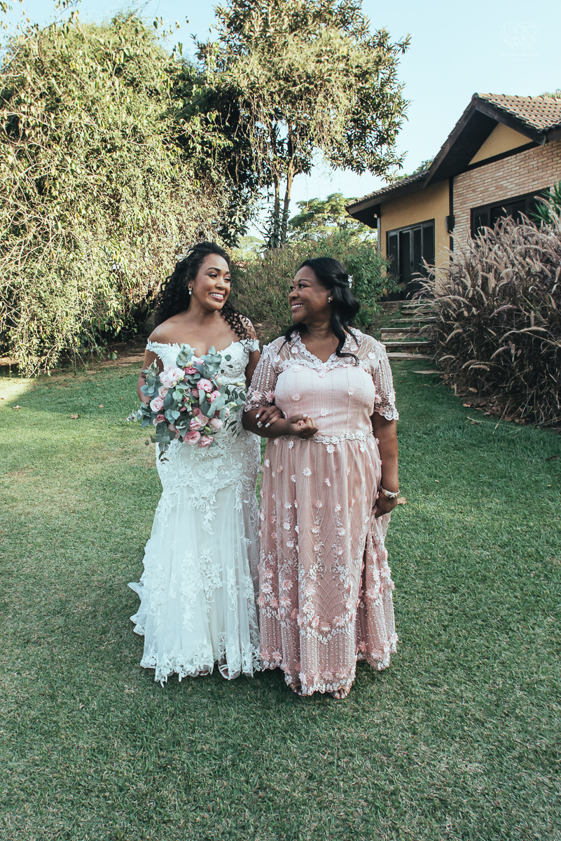 fotografia de casamento no buffet afrikan house em sao paulo. Casamento de dia noiva negra inspiraçao africana fotografa nayara andrade premiada mundialmente com fotos artisticas e emocionantes para casamento fotos making of noiva negra