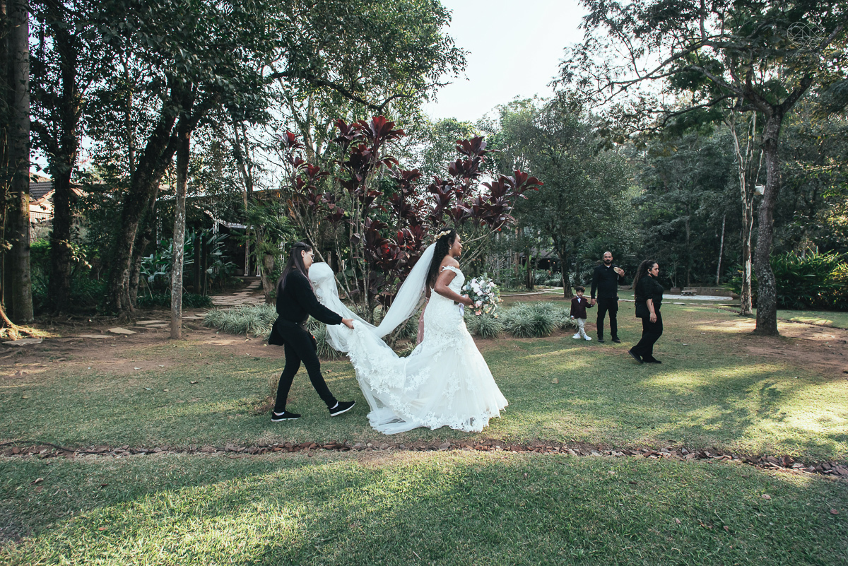 fotografia de casamento no buffet afrikan house em sao paulo. Casamento de dia noiva negra inspiraçao africana fotografa nayara andrade premiada mundialmente com fotos artisticas e emocionantes para casamento fotos making of noiva negra