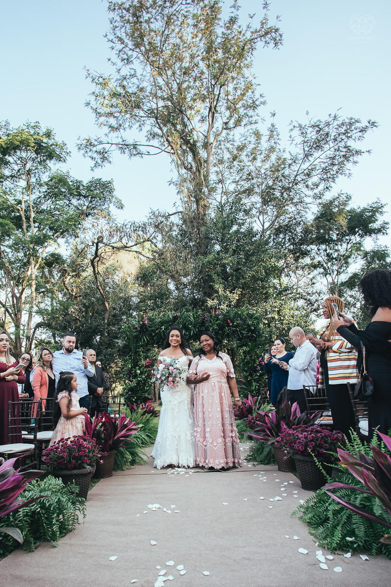 fotografia de casamento no buffet afrikan house em sao paulo. Casamento de dia noiva negra inspiraçao africana fotografa nayara andrade premiada mundialmente com fotos artisticas e emocionantes para casamento fotos making of noiva negra