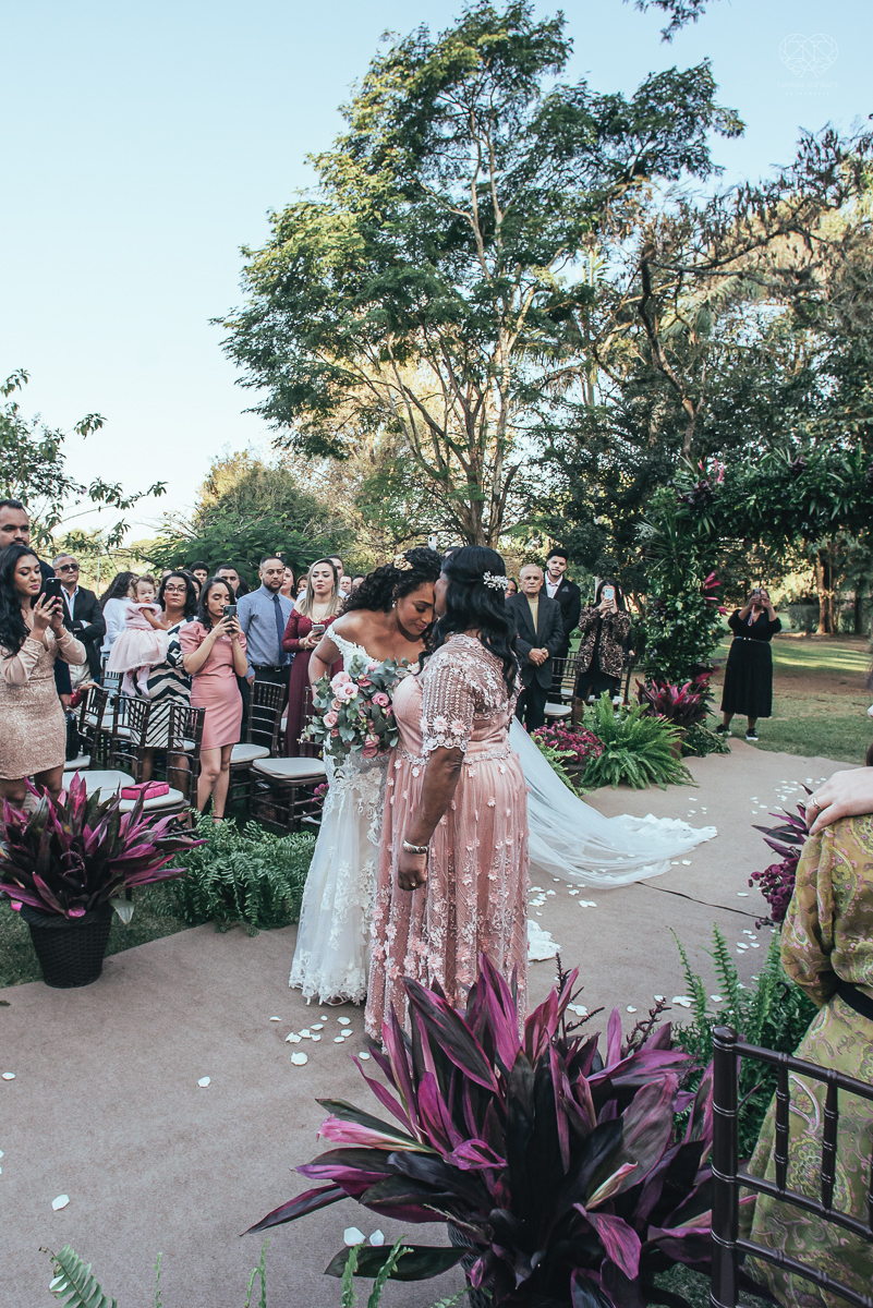 fotografia de casamento no buffet afrikan house em sao paulo. Casamento de dia noiva negra inspiraçao africana fotografa nayara andrade premiada mundialmente com fotos artisticas e emocionantes para casamento fotos making of noiva negra