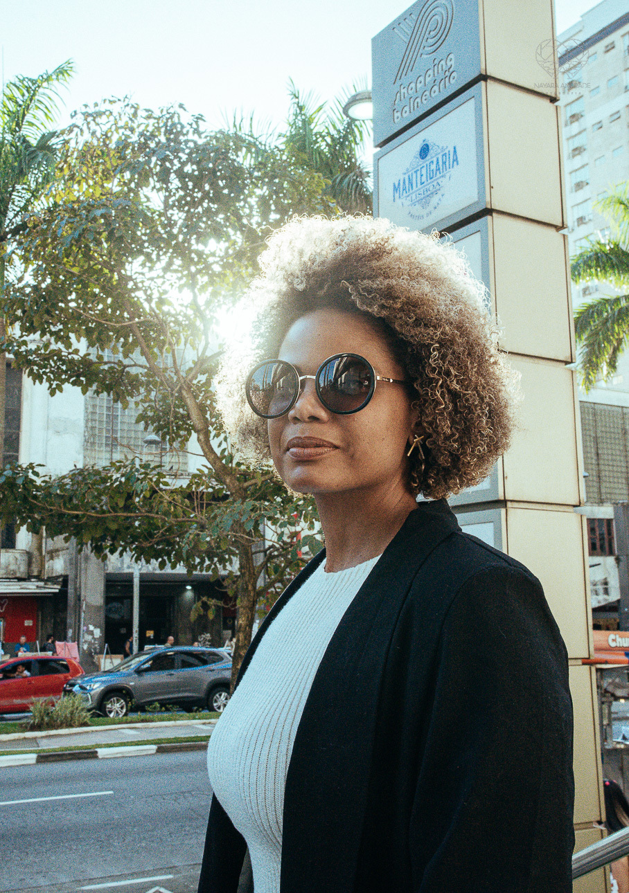 fotografia documental de ruas pela fotografa premiada nayara andrade  nas ruas de santos, artistas de rua street  documentario fotografia de rua 