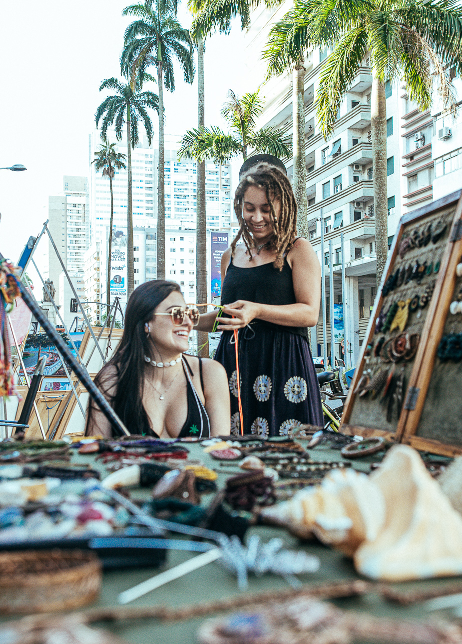 fotografia documental de ruas pela fotografa premiada nayara andrade  nas ruas de santos, artistas de rua street  documentario fotografia de rua 