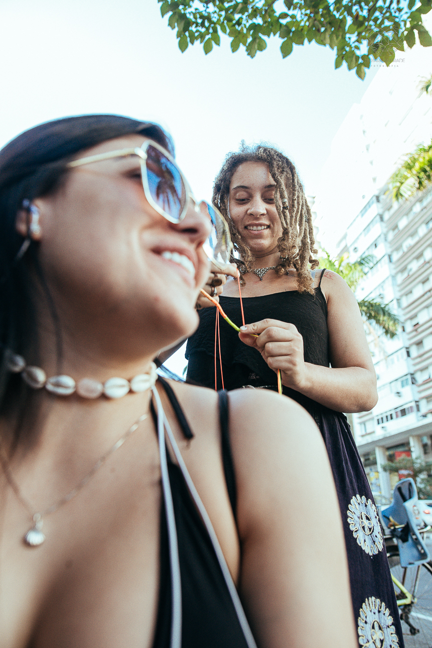 fotografia documental de ruas pela fotografa premiada nayara andrade  nas ruas de santos, artistas de rua street  documentario fotografia de rua 