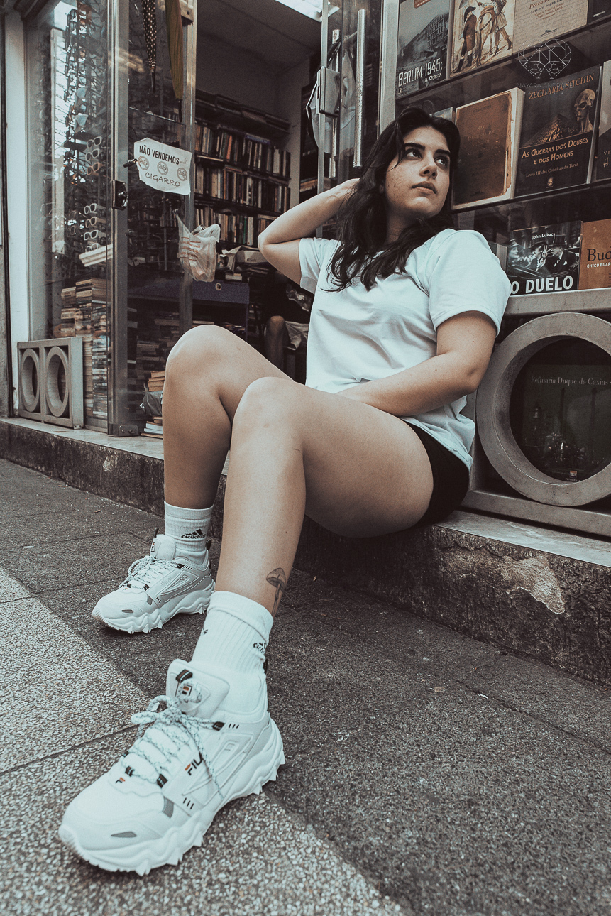 fotografia documental de ruas pela fotografa premiada nayara andrade  nas ruas de santos, artistas de rua street  documentario fotografia de rua 