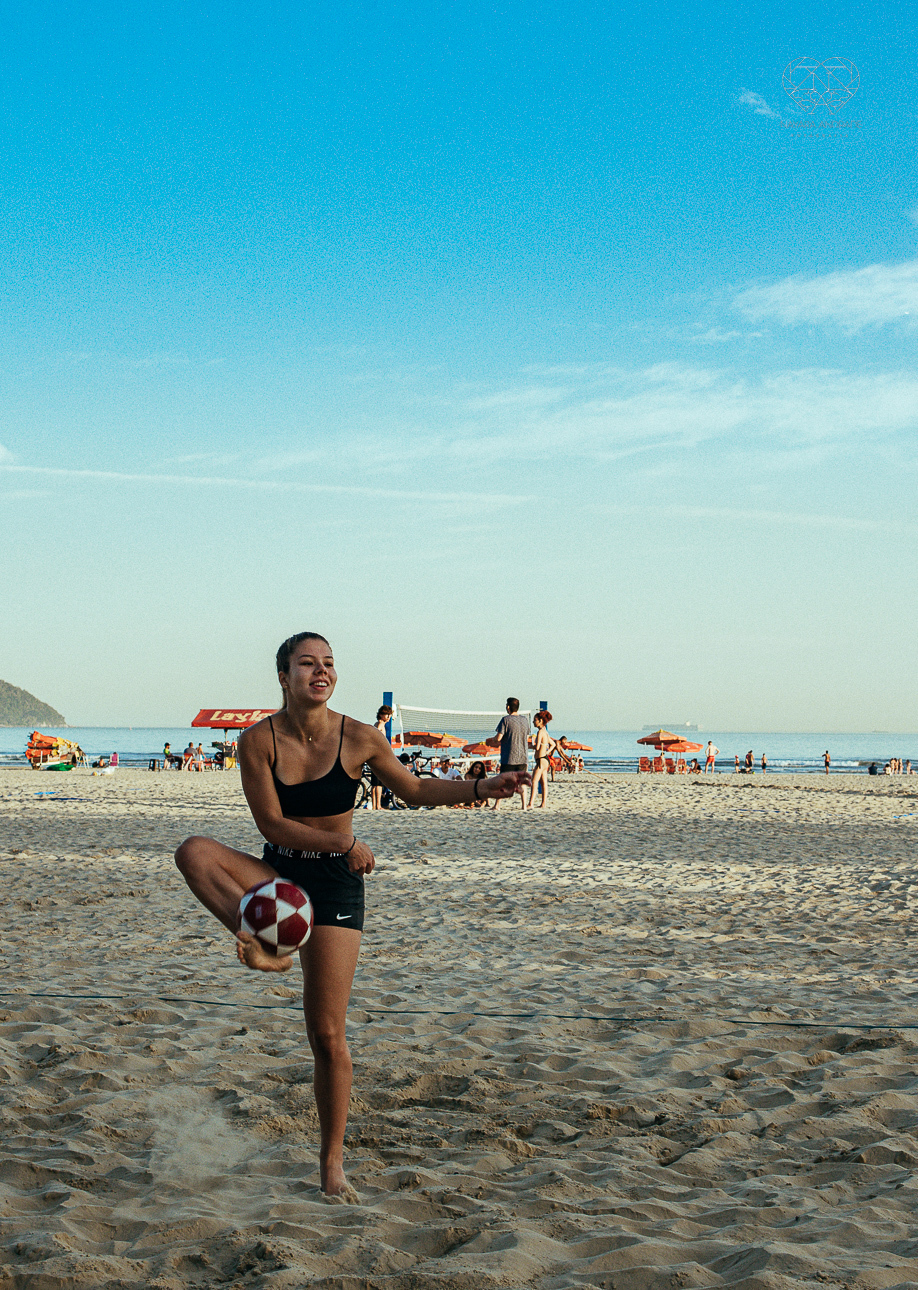 fotografia documental de ruas pela fotografa premiada nayara andrade  nas ruas de santos, artistas de rua street  documentario fotografia de rua 