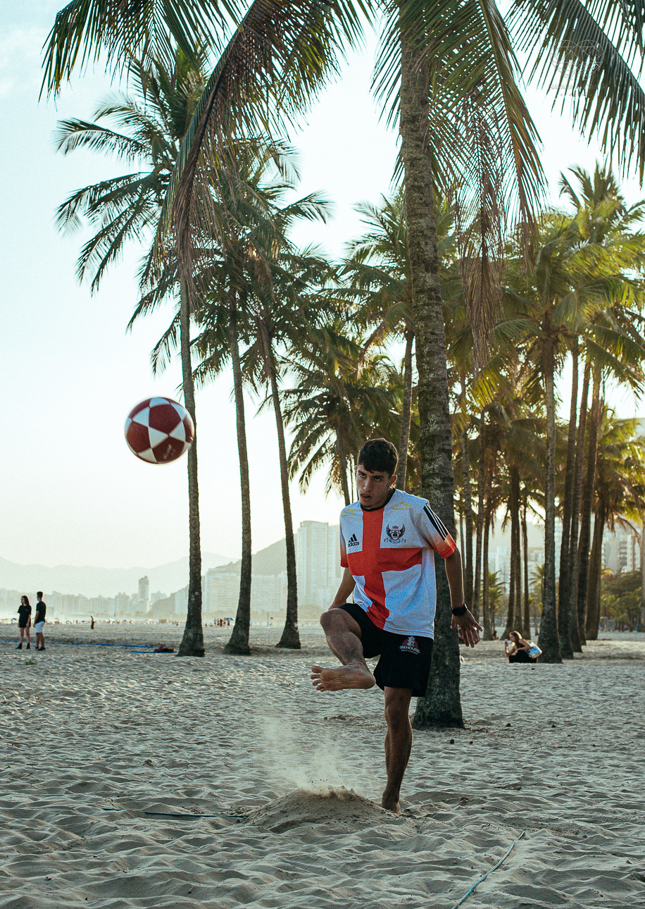 fotografia documental de ruas pela fotografa premiada nayara andrade  nas ruas de santos, artistas de rua street  documentario fotografia de rua 