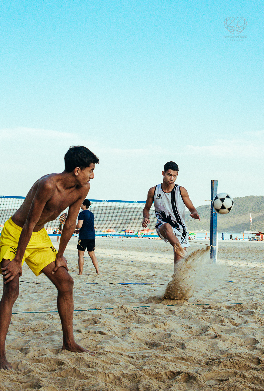 fotografia documental de ruas pela fotografa premiada nayara andrade  nas ruas de santos, artistas de rua street  documentario fotografia de rua 