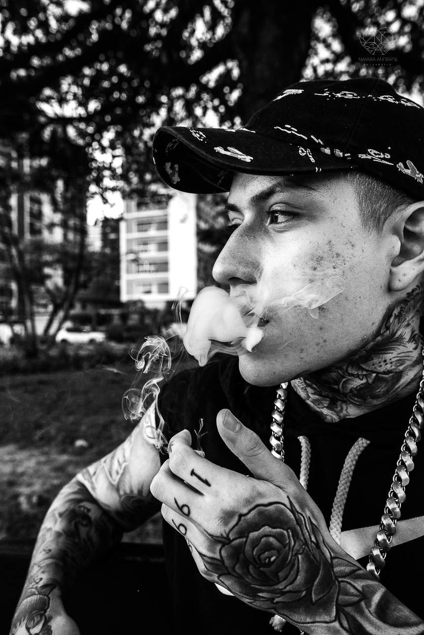 fotografia documental de ruas pela fotografa premiada nayara andrade  nas ruas de santos, artistas de rua street  documentario fotografia de rua 