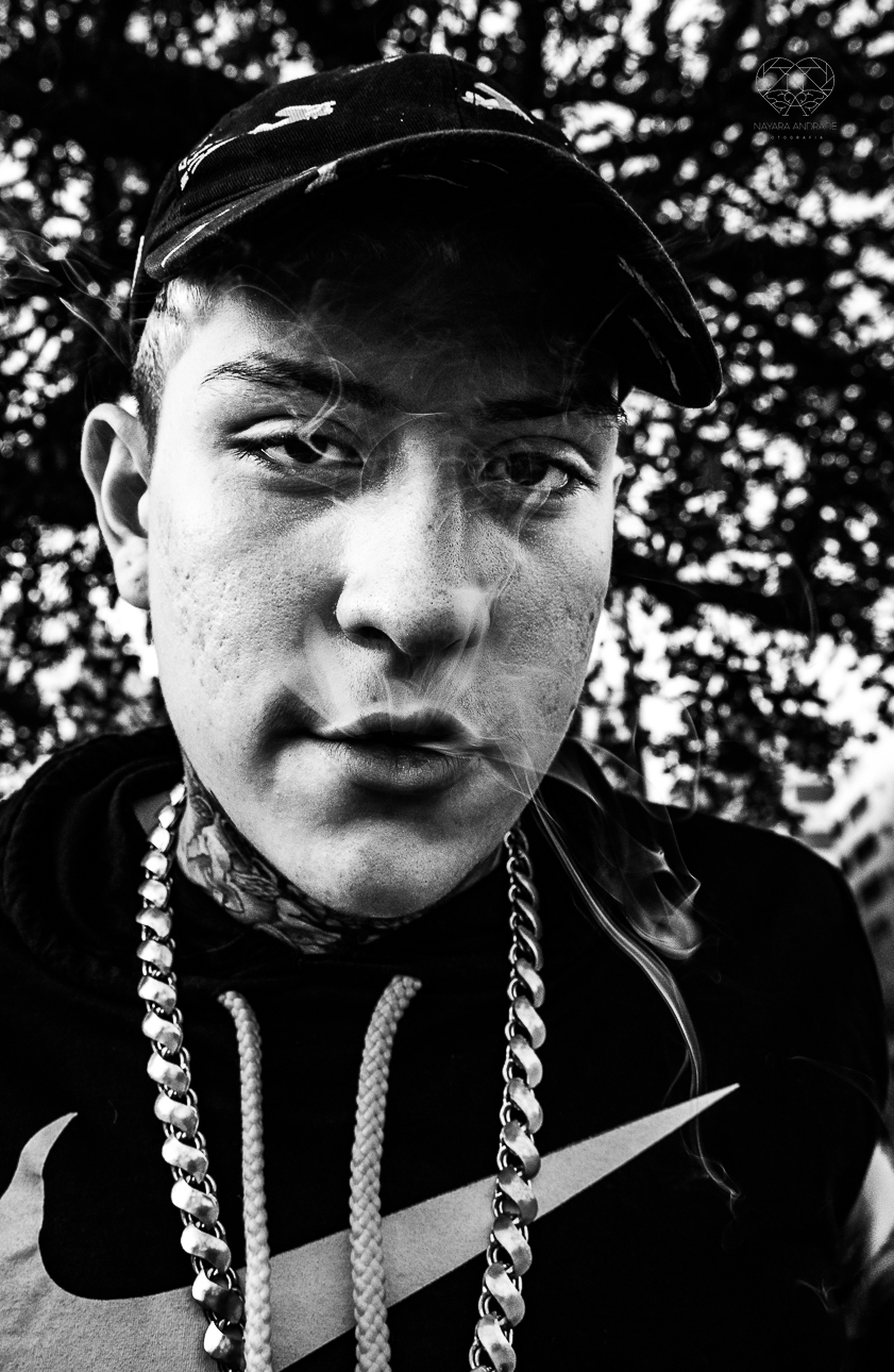 fotografia documental de ruas pela fotografa premiada nayara andrade  nas ruas de santos, artistas de rua street  documentario fotografia de rua 