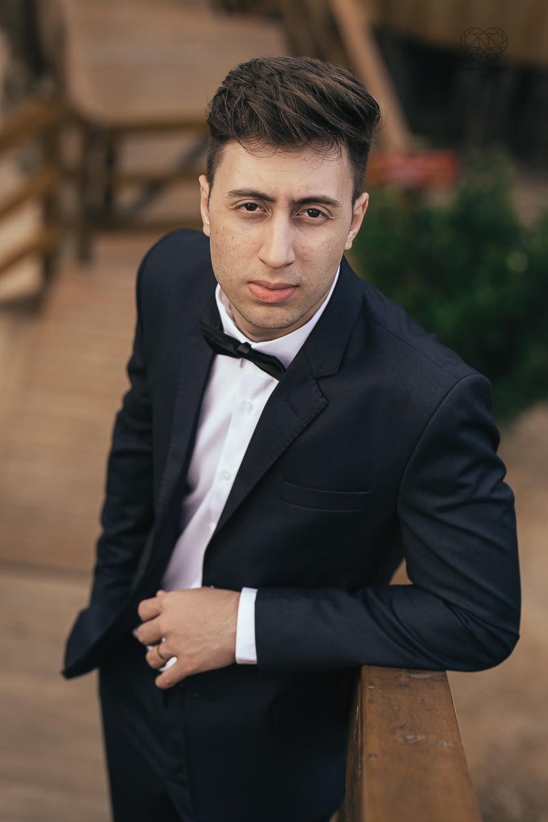 ensaio feito na cabana home depois do casamento civil fotografias feitas pela fotografa premiada nayara andrade de santos fotografia de casamento em sao paulo e todo o brasil fotos com roupa de noivos rustico ao ar livre ideias de dotografia de casamento