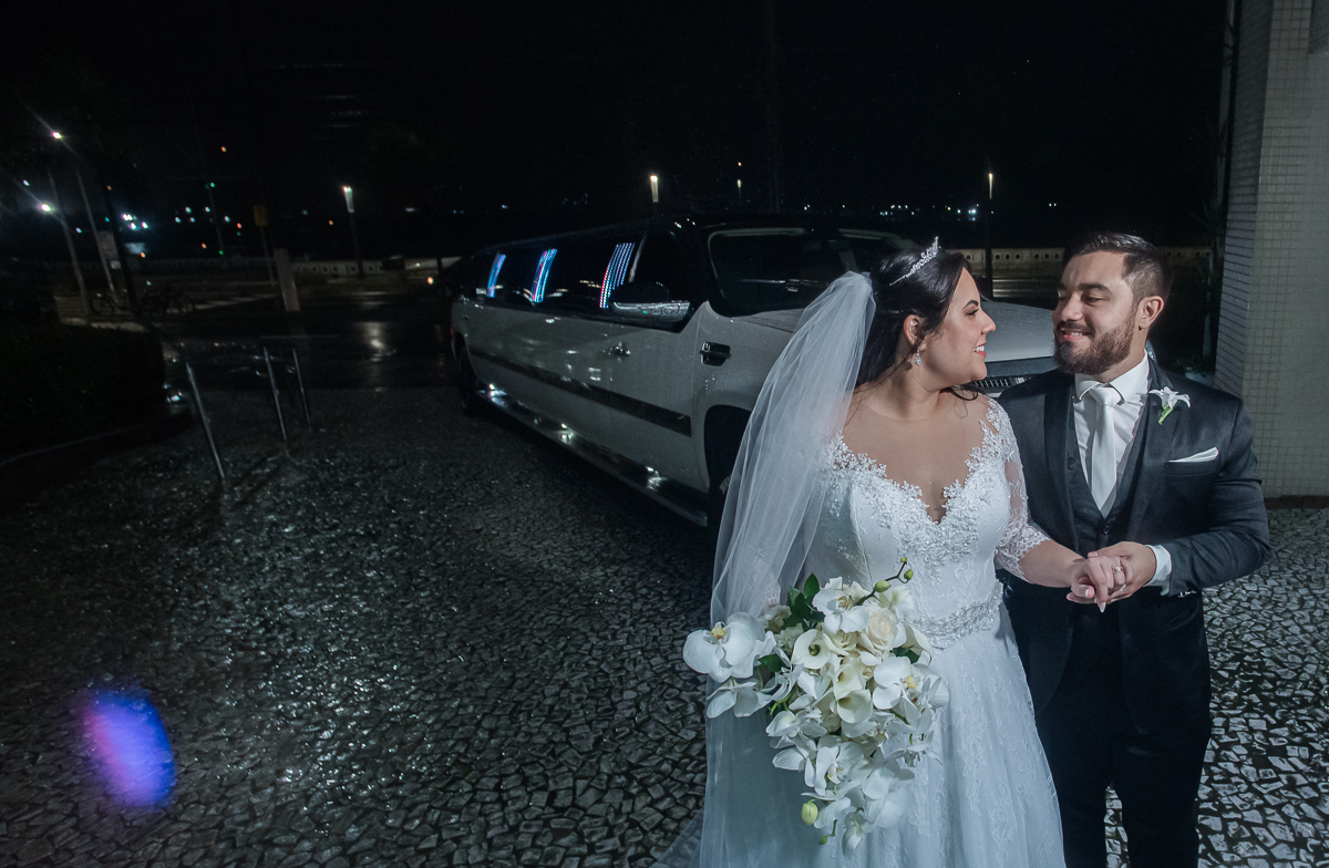 casamento em santos na igreja do embare assessoria vanessa martini  buffet  odilinha e fotografia artisticas nayara andrade fotografa especializada em casamentos . Casamento catolico emocionante em santos foto de casamento na chuva