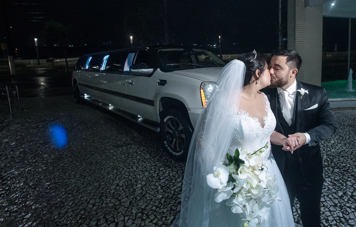 casamento em santos na igreja do embare assessoria vanessa martini  buffet  odilinha e fotografia artisticas nayara andrade fotografa especializada em casamentos . Casamento catolico emocionante em santos foto de casamento na chuva