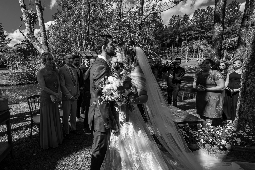 casamento de dia no espaço serra do mar casamento no lago ao ar livre estilo rustico noiva de mantilha fotos artisticas e emonionantes da fotografa premiada nayara andrade fotos espontaneas de casamento inspiração inspiracao 