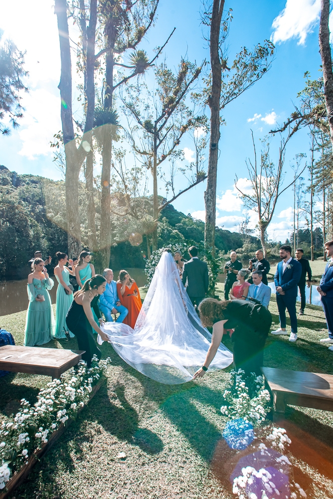 casamento de dia no espaço serra do mar casamento no lago ao ar livre estilo rustico noiva de mantilha fotos artisticas e emonionantes da fotografa premiada nayara andrade fotos espontaneas de casamento inspiração inspiracao 