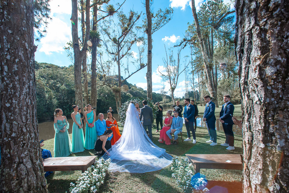 casamento de dia no espaço serra do mar casamento no lago ao ar livre estilo rustico noiva de mantilha fotos artisticas e emonionantes da fotografa premiada nayara andrade fotos espontaneas de casamento inspiração inspiracao 