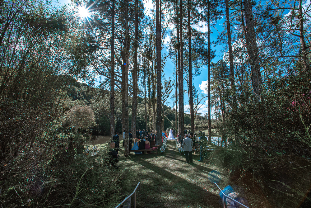 casamento de dia no espaço serra do mar casamento no lago ao ar livre estilo rustico noiva de mantilha fotos artisticas e emonionantes da fotografa premiada nayara andrade fotos espontaneas de casamento inspiração inspiracao 