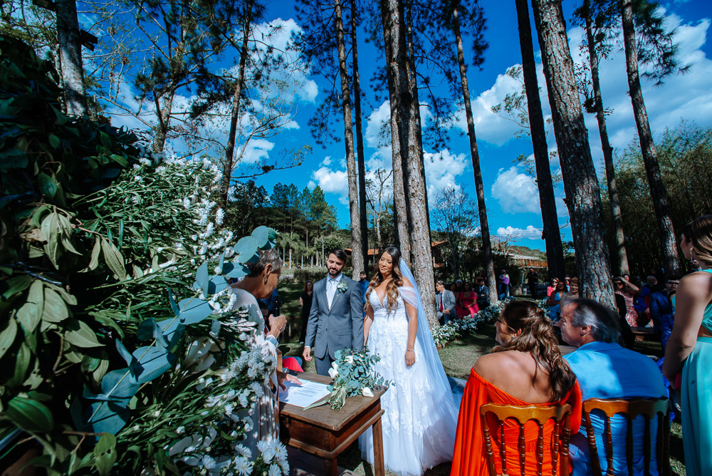 casamento de dia no espaço serra do mar casamento no lago ao ar livre estilo rustico noiva de mantilha fotos artisticas e emonionantes da fotografa premiada nayara andrade fotos espontaneas de casamento inspiração inspiracao 