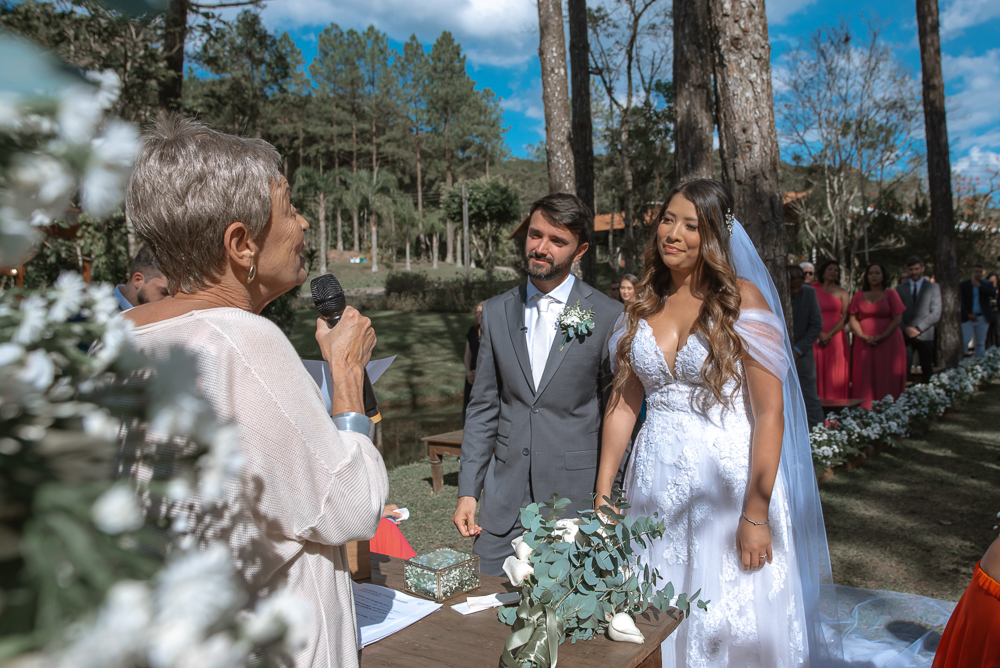 casamento de dia no espaço serra do mar casamento no lago ao ar livre estilo rustico noiva de mantilha fotos artisticas e emonionantes da fotografa premiada nayara andrade fotos espontaneas de casamento inspiração inspiracao 
