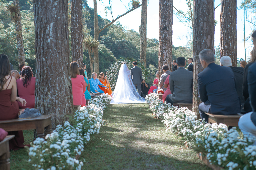 casamento de dia no espaço serra do mar casamento no lago ao ar livre estilo rustico noiva de mantilha fotos artisticas e emonionantes da fotografa premiada nayara andrade fotos espontaneas de casamento inspiração inspiracao 