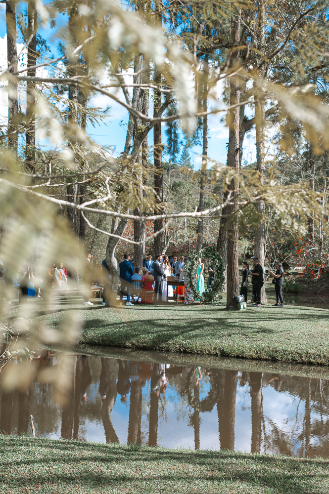 casamento de dia no espaço serra do mar casamento no lago ao ar livre estilo rustico noiva de mantilha fotos artisticas e emonionantes da fotografa premiada nayara andrade fotos espontaneas de casamento inspiração inspiracao 