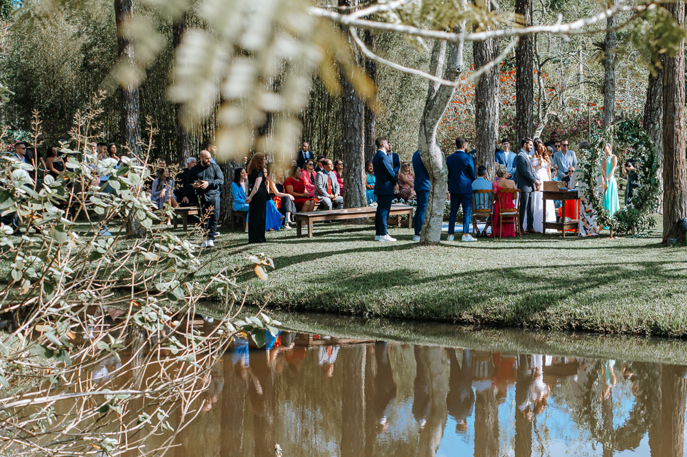 casamento de dia no espaço serra do mar casamento no lago ao ar livre estilo rustico noiva de mantilha fotos artisticas e emonionantes da fotografa premiada nayara andrade fotos espontaneas de casamento inspiração inspiracao 