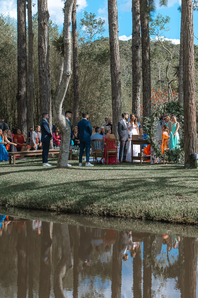 casamento de dia no espaço serra do mar casamento no lago ao ar livre estilo rustico noiva de mantilha fotos artisticas e emonionantes da fotografa premiada nayara andrade fotos espontaneas de casamento inspiração inspiracao 