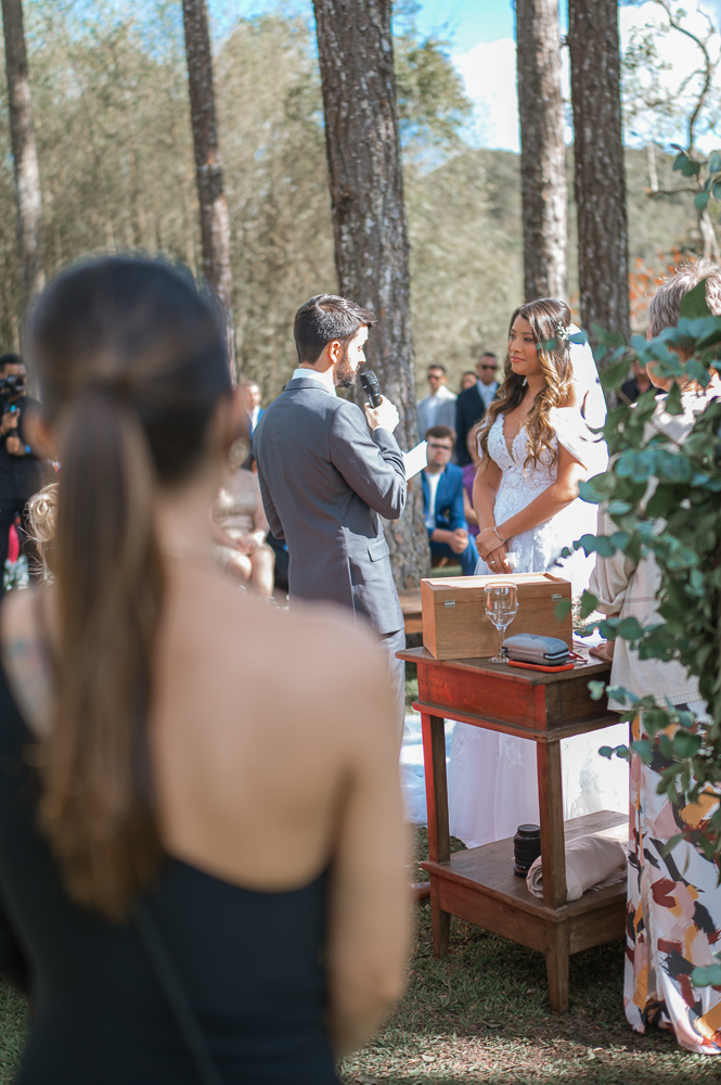 casamento de dia no espaço serra do mar casamento no lago ao ar livre estilo rustico noiva de mantilha fotos artisticas e emonionantes da fotografa premiada nayara andrade fotos espontaneas de casamento inspiração inspiracao 