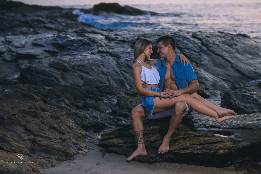 Ensaio casal feito com stand up na praia em alto mar com fotos debaixo dagua e lindo por do Sol