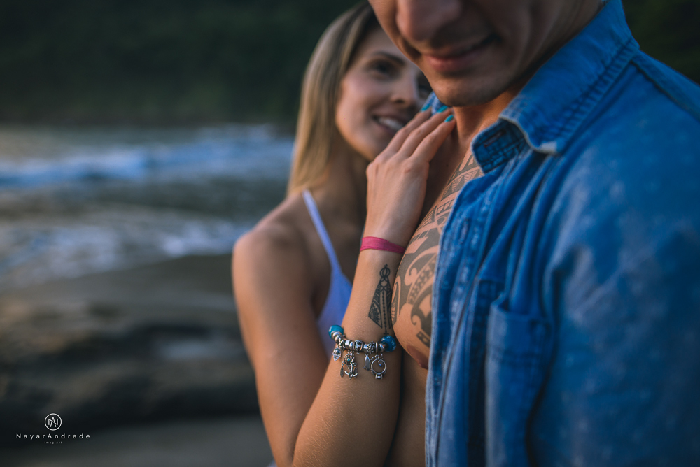 Ensaio casal feito com stand up na praia em alto mar com fotos debaixo dagua e lindo por do Sol