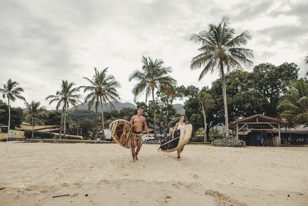 Ensaio casal feito com stand up na praia em alto mar com fotos debaixo dagua e lindo por do Sol
