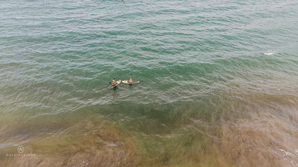 Ensaio casal feito com stand up na praia em alto mar com fotos debaixo dagua e lindo por do Sol