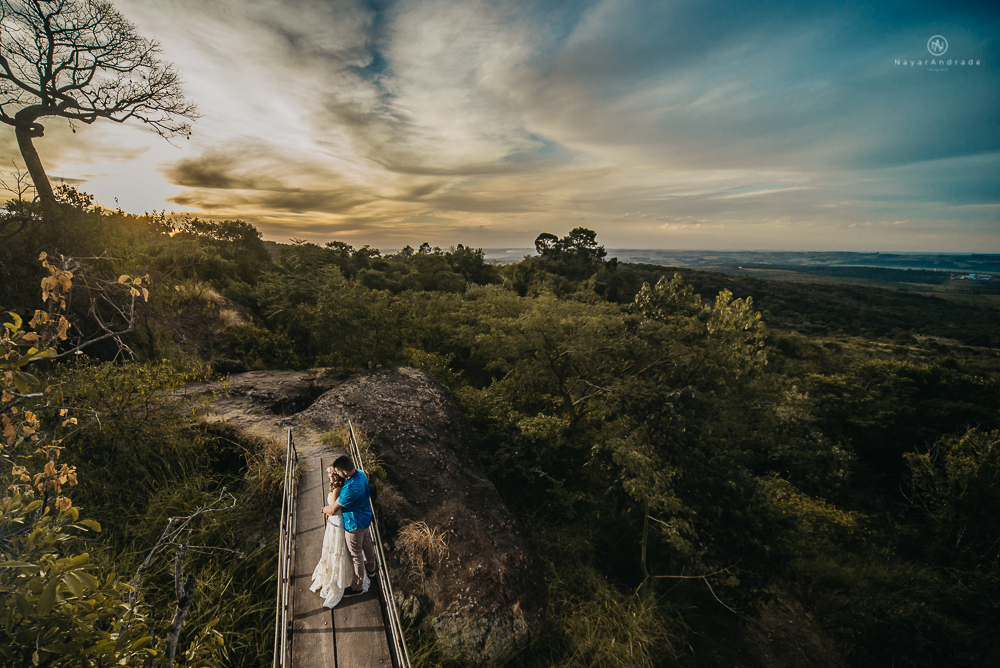 Ensaio com céu azul ao ar livre Nayarandrade Imagiart