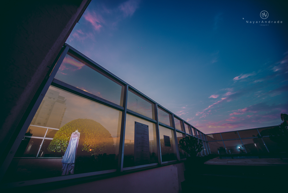 Fotos de casamento de principe e princesa na mansao Isadora Cortez na mooca em Sao Paulo. Lustres, luzes, limosine, decoracao, casal apaixonado e fotos artisticas.