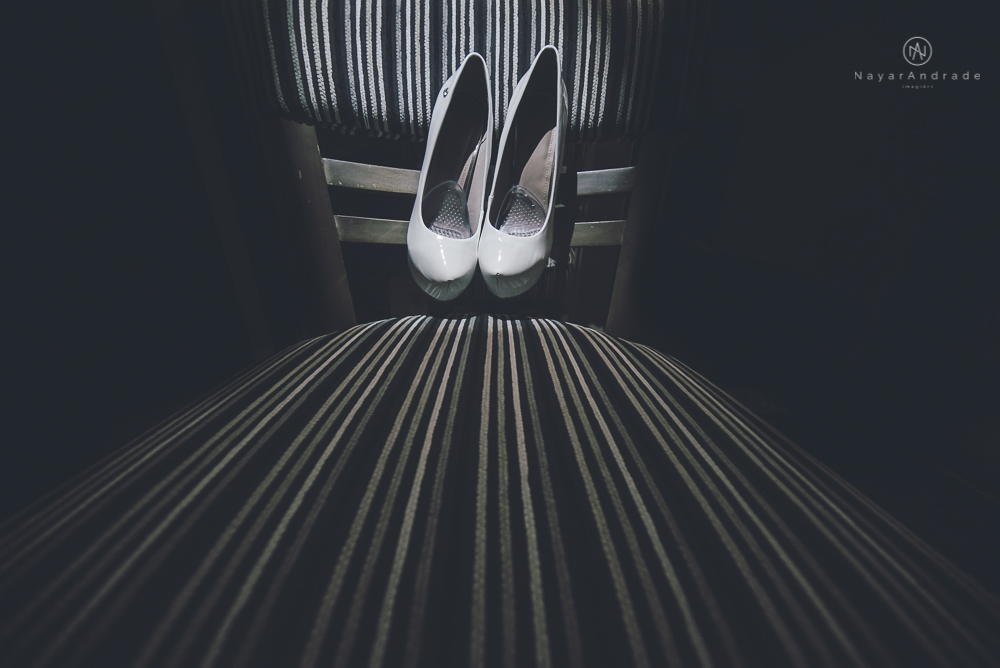 Fotos de casamento de principe e princesa na mansao Isadora Cortez na mooca em Sao Paulo. Lustres, luzes, limosine, decoracao, casal apaixonado e fotos artisticas.