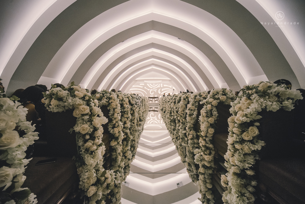 Fotos de casamento de principe e princesa na mansao Isadora Cortez na mooca em Sao Paulo. Lustres, luzes, limosine, decoracao, casal apaixonado e fotos artisticas.