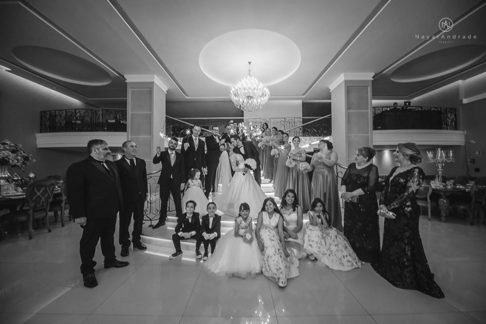 Fotos de casamento de principe e princesa na mansao Isadora Cortez na mooca em Sao Paulo. Lustres, luzes, limosine, decoracao, casal apaixonado e fotos artisticas.