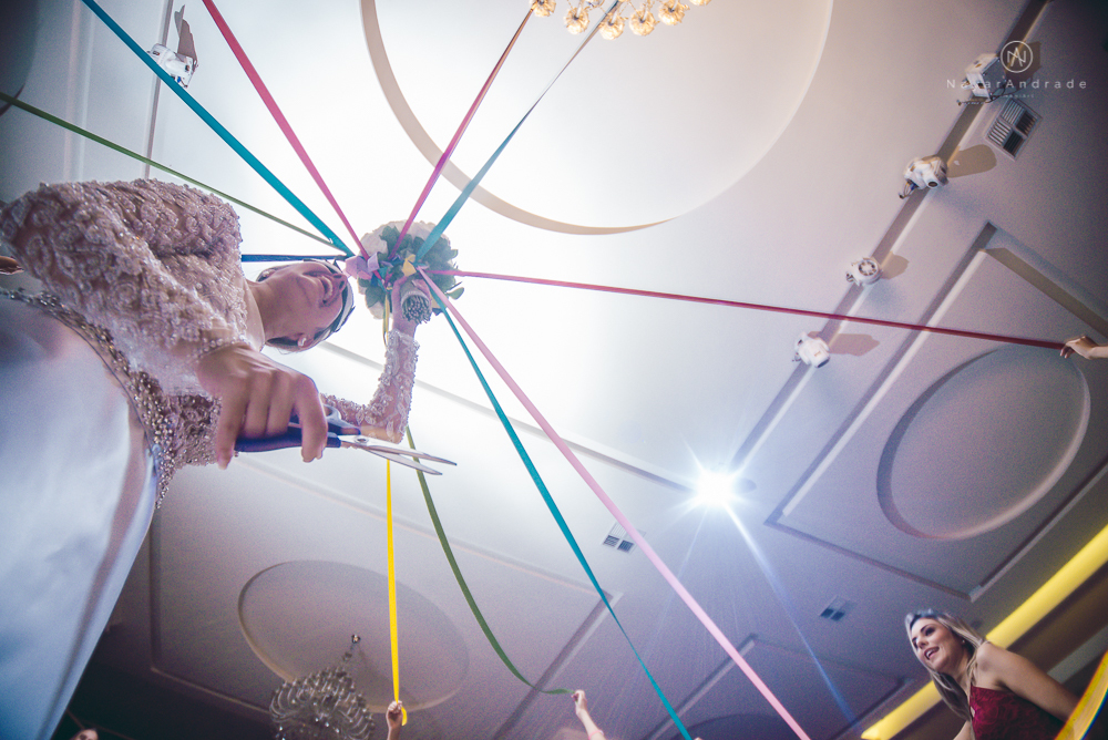 Fotos de casamento de principe e princesa na mansao Isadora Cortez na mooca em Sao Paulo. Lustres, luzes, limosine, decoracao, casal apaixonado e fotos artisticas.