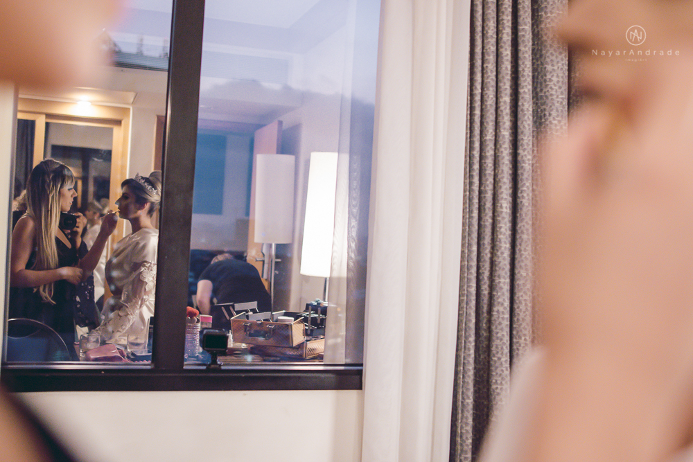 Fotos de casamento de principe e princesa na mansao Isadora Cortez na mooca em Sao Paulo. Lustres, luzes, limosine, decoracao, casal apaixonado e fotos artisticas.