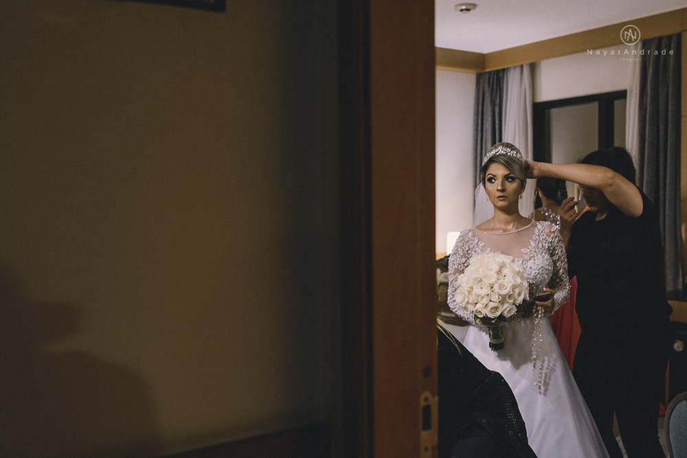 Fotos de casamento de principe e princesa na mansao Isadora Cortez na mooca em Sao Paulo. Lustres, luzes, limosine, decoracao, casal apaixonado e fotos artisticas.