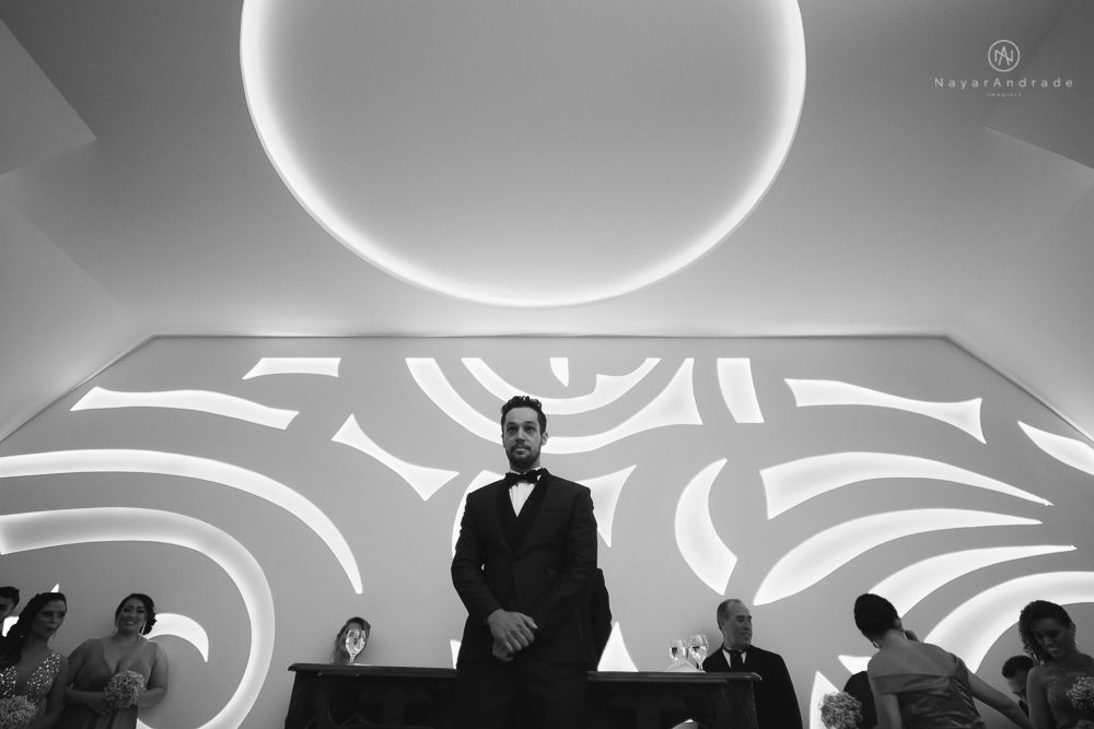 Fotos de casamento de principe e princesa na mansao Isadora Cortez na mooca em Sao Paulo. Lustres, luzes, limosine, decoracao, casal apaixonado e fotos artisticas.