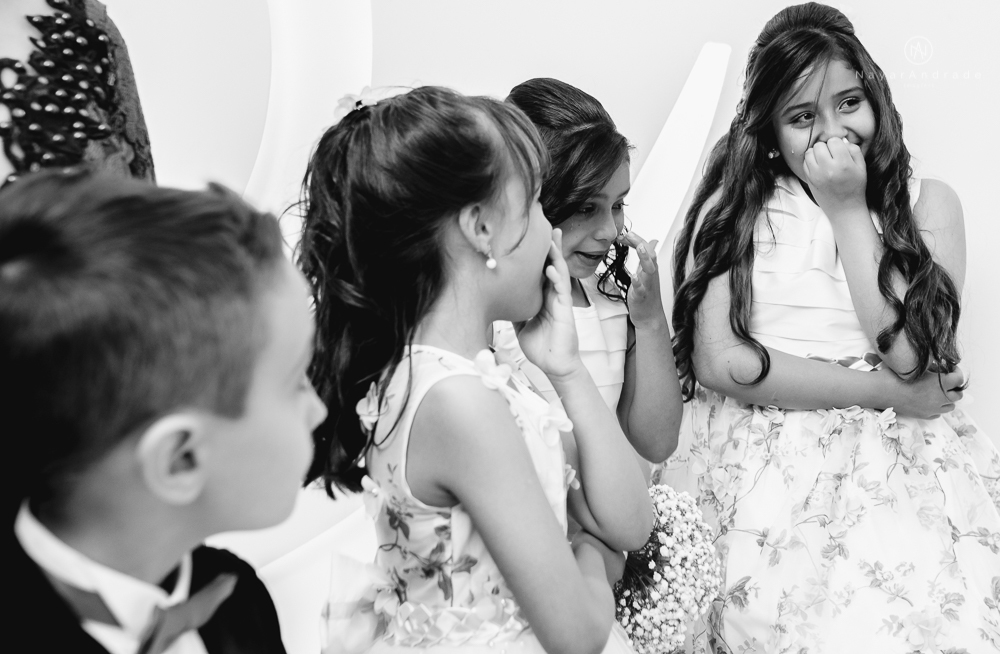 Fotos de casamento de principe e princesa na mansao Isadora Cortez na mooca em Sao Paulo. Lustres, luzes, limosine, decoracao, casal apaixonado e fotos artisticas.