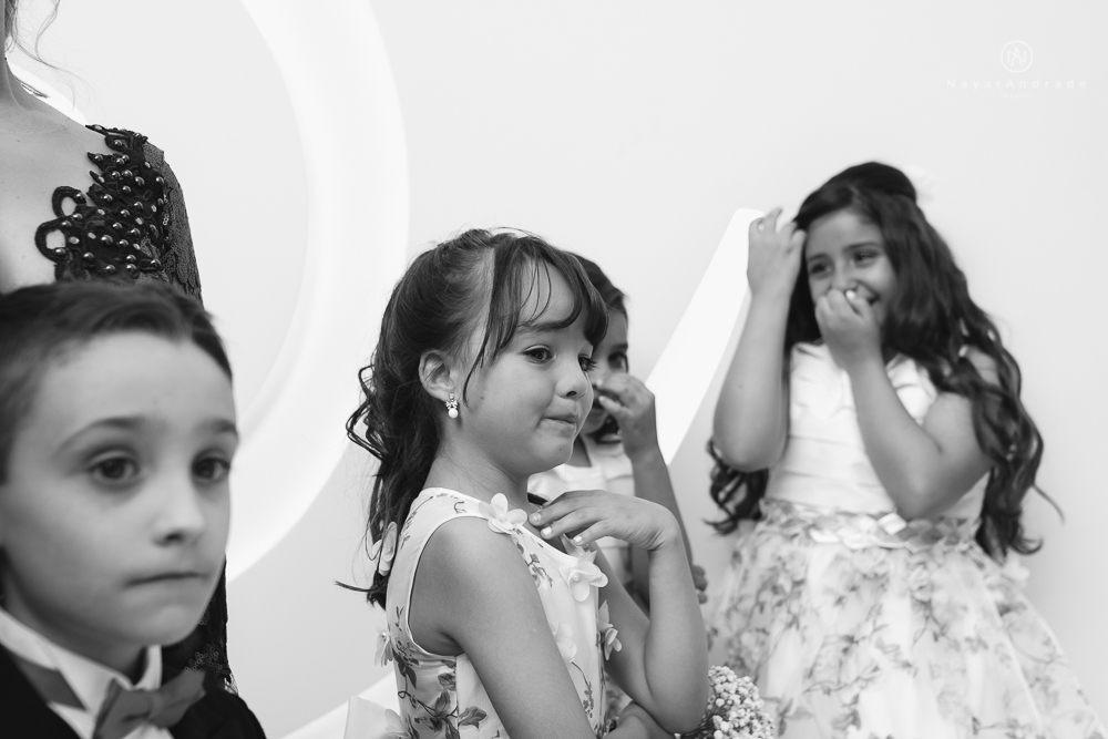 Fotos de casamento de principe e princesa na mansao Isadora Cortez na mooca em Sao Paulo. Lustres, luzes, limosine, decoracao, casal apaixonado e fotos artisticas.