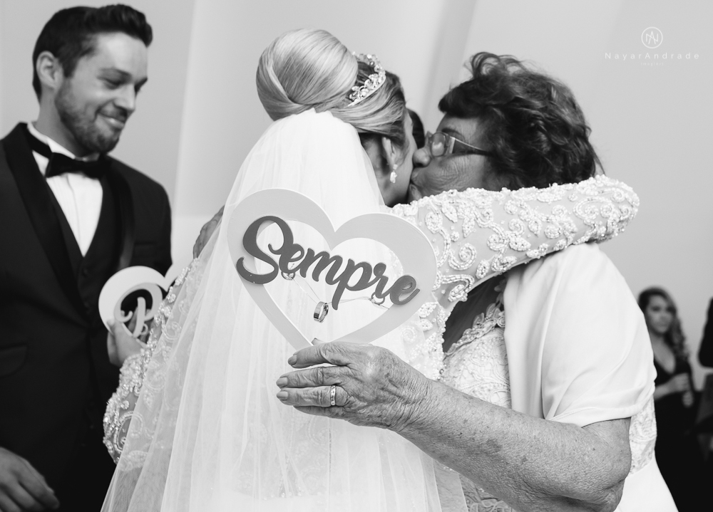 Fotos de casamento de principe e princesa na mansao Isadora Cortez na mooca em Sao Paulo. Lustres, luzes, limosine, decoracao, casal apaixonado e fotos artisticas.
