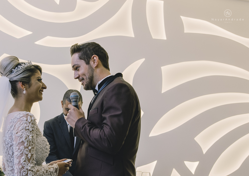 Fotos de casamento de principe e princesa na mansao Isadora Cortez na mooca em Sao Paulo. Lustres, luzes, limosine, decoracao, casal apaixonado e fotos artisticas.